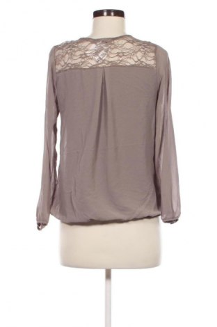 Damen Shirt Piper & June, Größe M, Farbe Grau, Preis 3,99 €