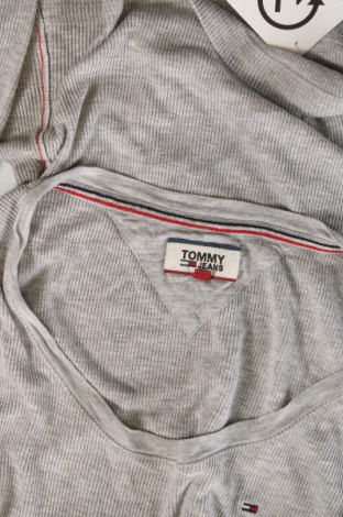 Дамска блуза Tommy Jeans, Размер XS, Цвят Сив, Цена 47,99 лв.