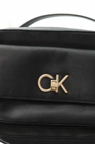 Дамска чанта Calvin Klein, Цвят Черен, Цена 120,99 лв.