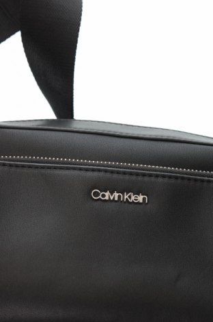 Дамска чанта Calvin Klein, Цвят Черен, Цена 142,49 лв.