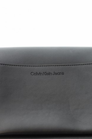 Дамска чанта Calvin Klein, Цвят Черен, Цена 120,99 лв.