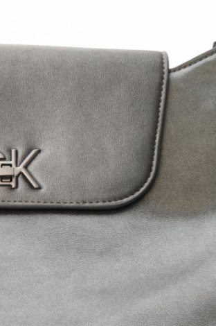 Γυναικεία τσάντα Calvin Klein, Χρώμα Γκρί, Τιμή 118,29 €