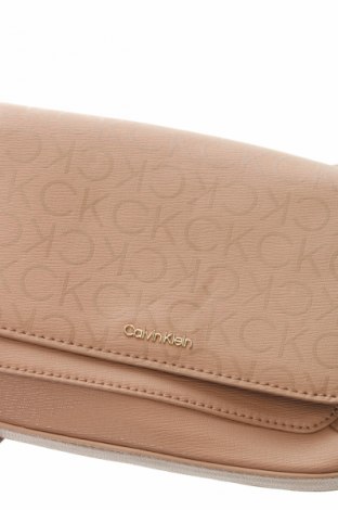 Дамска чанта Calvin Klein, Цвят Кафяв, Цена 135,99 лв.