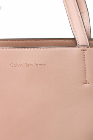 Damentasche Calvin Klein Jeans, Farbe Aschrosa, Preis 65,49 €