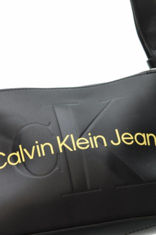 Дамска чанта Calvin Klein Jeans, Цвят Сив, Цена 90,49 лв.