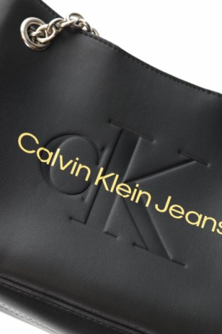 Дамска чанта Calvin Klein Jeans, Цвят Черен, Цена 150,49 лв.