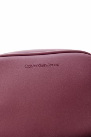 Γυναικεία τσάντα Calvin Klein Jeans, Χρώμα Βιολετί, Τιμή 55,99 €