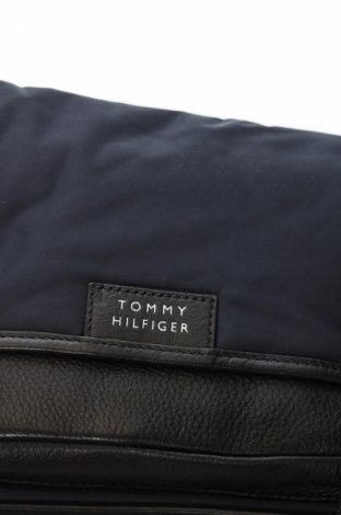 Дамска чанта Tommy Hilfiger, Цвят Син, Цена 127,99 лв.