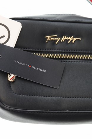 Дамска чанта Tommy Hilfiger, Цвят Син, Цена 113,49 лв.