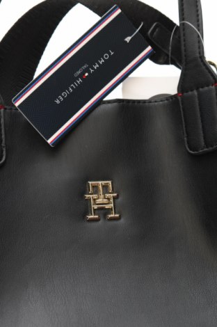 Дамска чанта Tommy Hilfiger, Цвят Черен, Цена 282,29 лв.