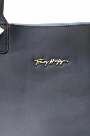 Дамска чанта Tommy Hilfiger, Цвят Син, Цена 197,99 лв.