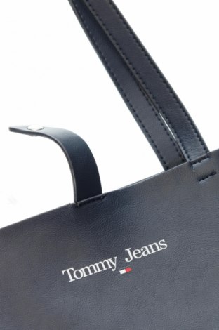 Дамска чанта Tommy Jeans, Цвят Син, Цена 112,29 лв.