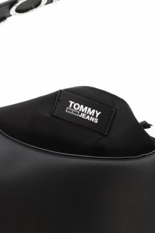 Дамска чанта Tommy Jeans, Цвят Черен, Цена 149,29 лв.