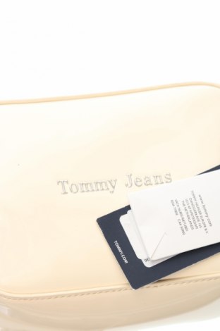 Дамска чанта Tommy Jeans, Цвят Бежов, Цена 119,79 лв.