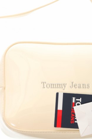 Дамска чанта Tommy Jeans, Цвят Бежов, Цена 151,99 лв.