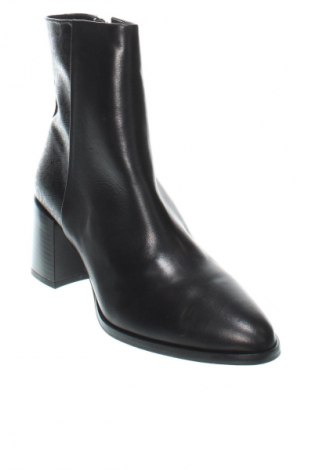 Botine de damă Calvin Klein, Mărime 38, Culoare Negru, Preț 568,99 Lei