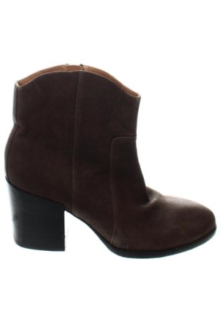 Botine de damă Nine West, Mărime 42, Culoare Maro, Preț 68,99 Lei