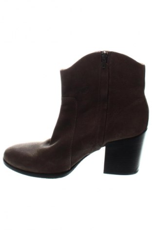 Botine de damă Nine West, Mărime 42, Culoare Maro, Preț 82,99 Lei