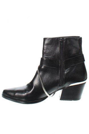 Botine de damă Reserved, Mărime 38, Culoare Negru, Preț 99,68 Lei