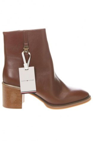 Botine de damă Tommy Hilfiger, Mărime 41, Culoare Maro, Preț 445,99 Lei