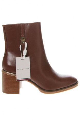 Botine de damă Tommy Hilfiger, Mărime 40, Culoare Maro, Preț 639,99 Lei