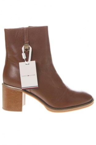 Botine de damă Tommy Hilfiger, Mărime 40, Culoare Maro, Preț 445,99 Lei