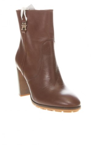 Botine de damă Tommy Hilfiger, Mărime 38, Culoare Maro, Preț 541,99 Lei