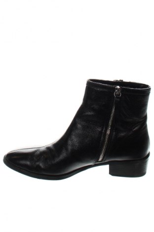 Botine de damă Zara, Mărime 39, Culoare Negru, Preț 104,73 Lei