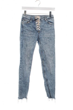 Damskie jeansy Bershka, Rozmiar S, Kolor Niebieski, Cena 22,70 zł