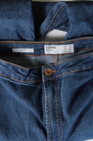 Γυναικείο Τζίν Bershka, Μέγεθος S, Χρώμα Μπλέ, Τιμή 5,99 €