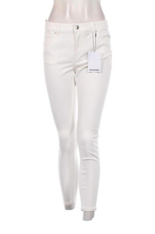 Damen Jeans Bershka, Größe M, Farbe Weiß, Preis € 15,49