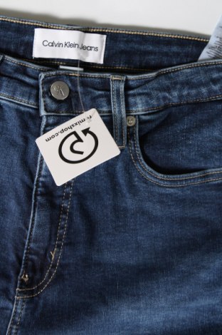 Γυναικείο Τζίν Calvin Klein Jeans, Μέγεθος M, Χρώμα Μπλέ, Τιμή 37,99 €