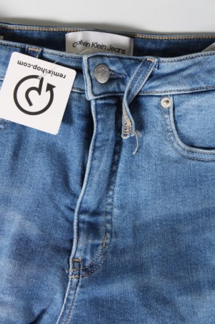 Дамски дънки Calvin Klein Jeans, Размер M, Цвят Син, Цена 136,49 лв.