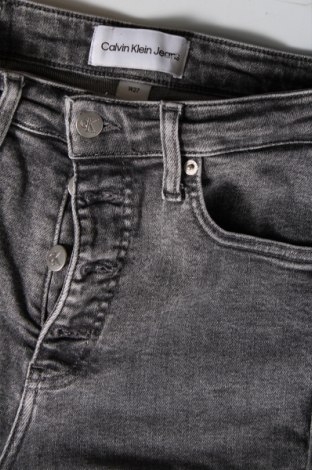 Γυναικείο Τζίν Calvin Klein Jeans, Μέγεθος S, Χρώμα Γκρί, Τιμή 33,99 €