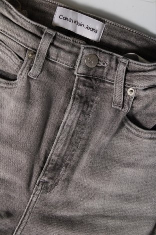 Γυναικείο Τζίν Calvin Klein Jeans, Μέγεθος S, Χρώμα Γκρί, Τιμή 29,99 €