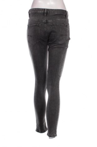 Blugi de femei Garcia Jeans, Mărime M, Culoare Gri, Preț 29,99 Lei