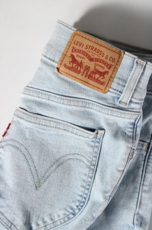 Дамски дънки Levi's, Размер M, Цвят Син, Цена 172,00 лв.