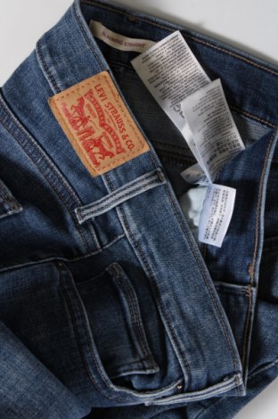 Дамски дънки Levi's, Размер M, Цвят Син, Цена 75,00 лв.