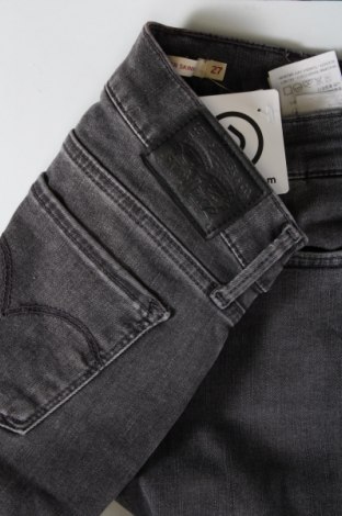 Γυναικείο Τζίν Levi's, Μέγεθος M, Χρώμα Γκρί, Τιμή 38,00 €