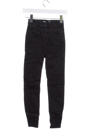 Damskie jeansy Pull&Bear, Rozmiar XXS, Kolor Szary, Cena 28,99 zł