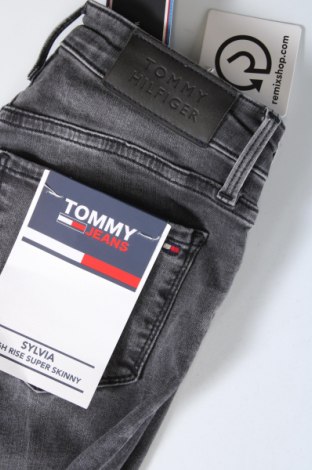 Dámske džínsy  Tommy Jeans, Veľkosť S, Farba Sivá, Cena  36,45 €