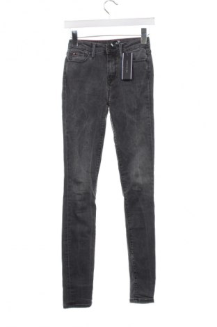 Damskie jeansy Tommy Jeans, Rozmiar S, Kolor Szary, Cena 203,99 zł