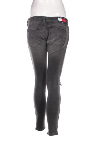 Damen Jeans Tommy Jeans, Größe L, Farbe Grau, Preis 62,99 €