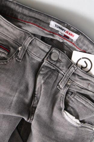 Dámské džíny  Tommy Jeans, Velikost L, Barva Šedá, Cena  1 515,00 Kč