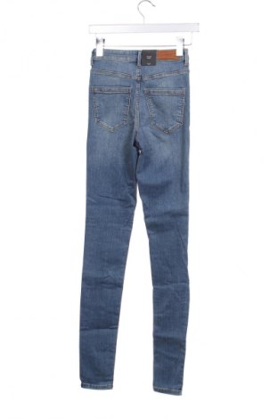 Damskie jeansy Vero Moda, Rozmiar XXS, Kolor Niebieski, Cena 71,99 zł