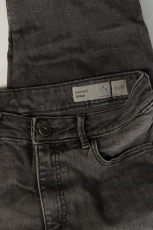 Damskie jeansy Vero Moda, Rozmiar S, Kolor Szary, Cena 14,99 zł