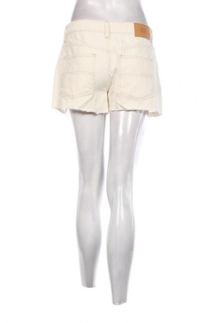 Γυναικείο κοντό παντελόνι BDG, Μέγεθος M, Χρώμα Εκρού, Τιμή 8,73 €