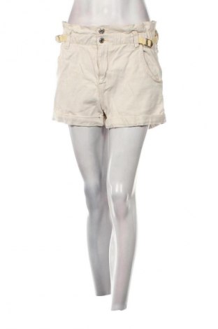 Γυναικείο κοντό παντελόνι Bershka, Μέγεθος M, Χρώμα Εκρού, Τιμή 9,72 €