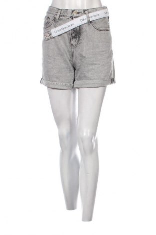 Γυναικείο κοντό παντελόνι Calvin Klein Jeans, Μέγεθος S, Χρώμα Γκρί, Τιμή 38,19 €