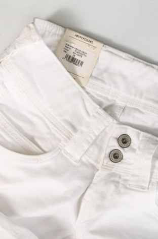 Pantaloni scurți de femei Pepe Jeans, Mărime S, Culoare Alb, Preț 193,99 Lei